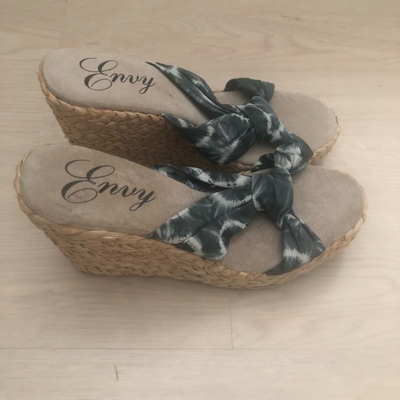 Bohemian scarf like raffia wedge sandals- size 9 - Picture 7 of 9